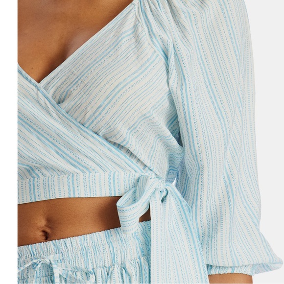 BCBGENERATION Blue and White Striped Tie Side Faux Wrap Crop Top Size XS - Picture 6 of 11